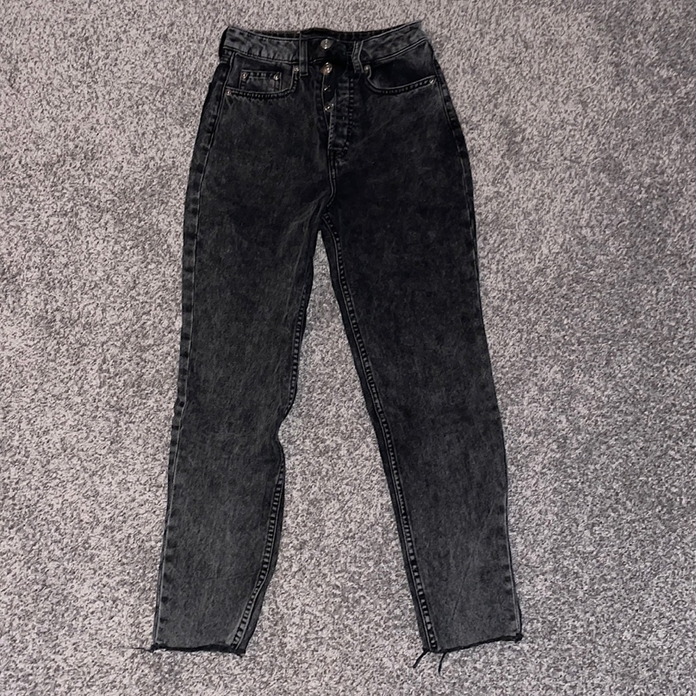 Black-washed boyfriend jeans
